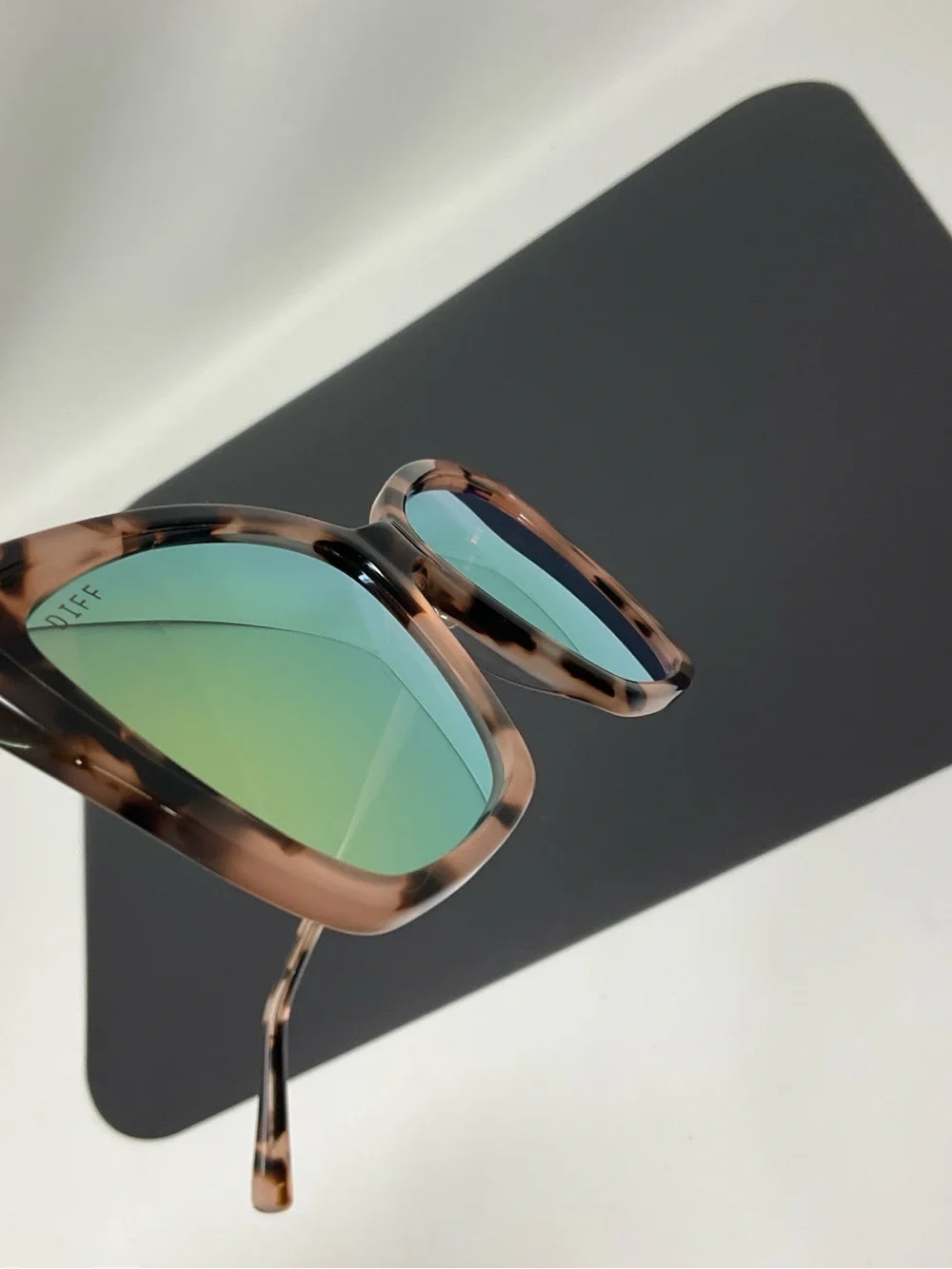 DIFF Becky II Tortoise mirror Sunglasses